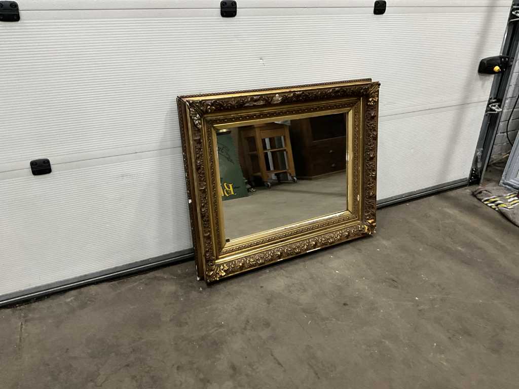oglindă în cadru