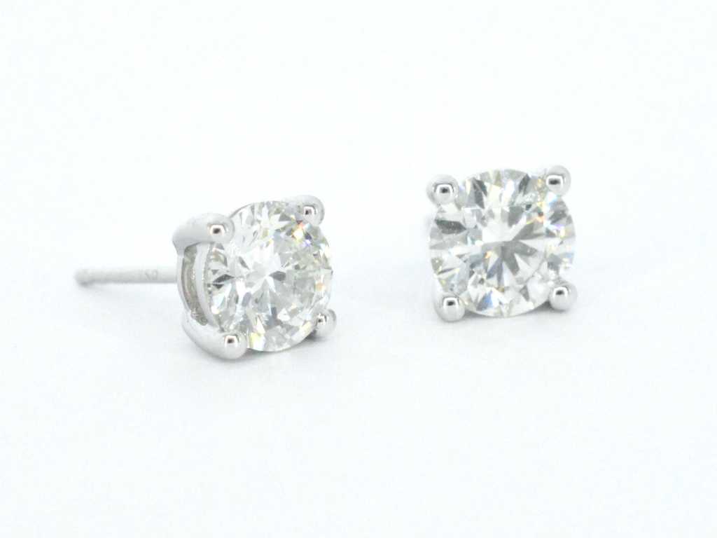 White gold diamond earrings of 3.00 carat