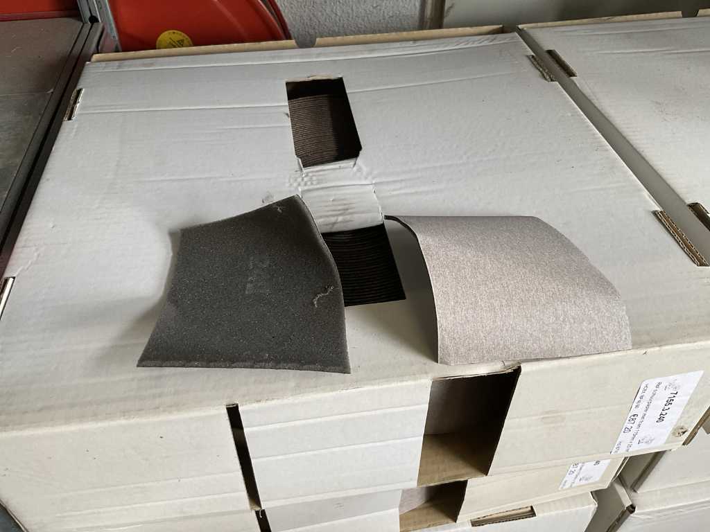 Schleifpapier mit Schaumstoff auf einer Rolle 115x140 mm