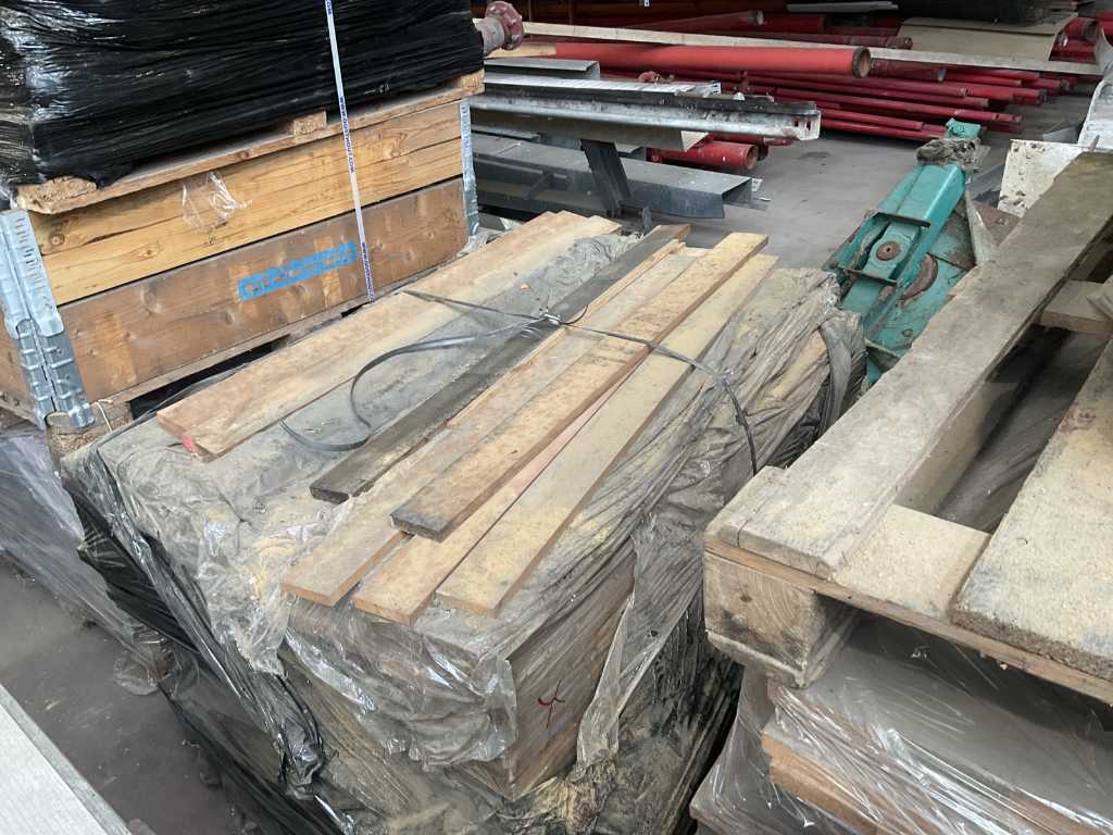 Batch of miscellaneous construction timber