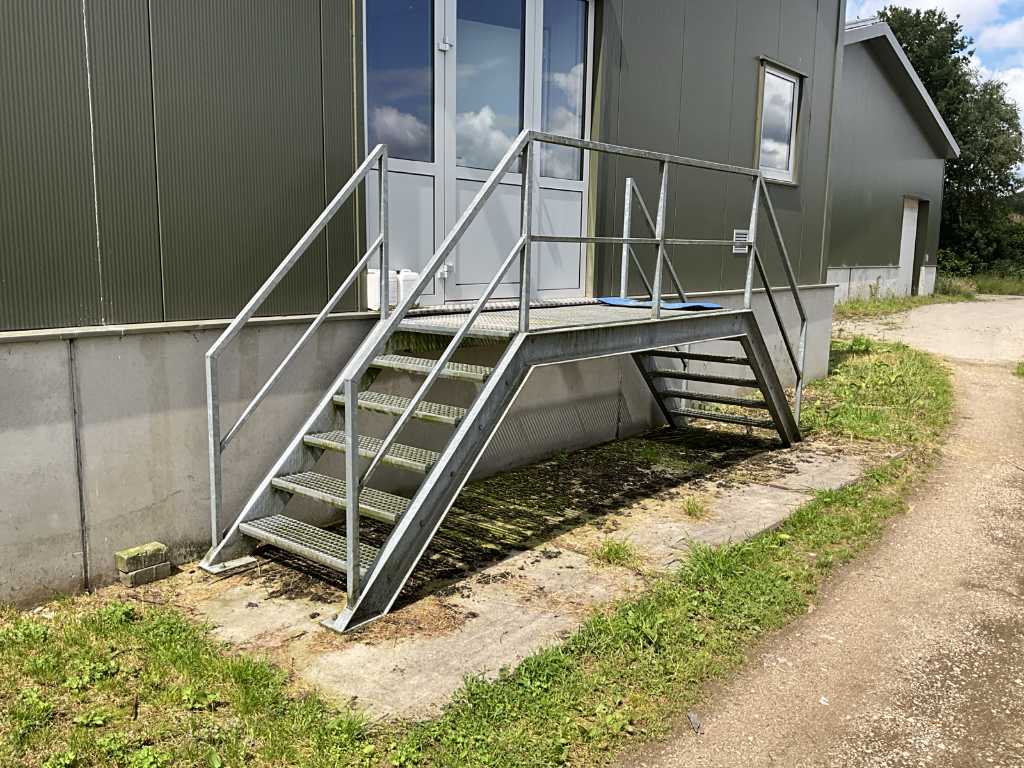 Treppe mit Podest-Solar