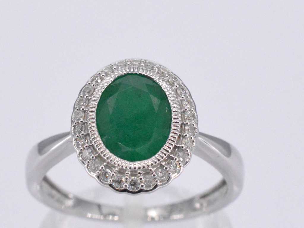 Entourage-Ring aus Weißgold mit Diamanten und Smaragd