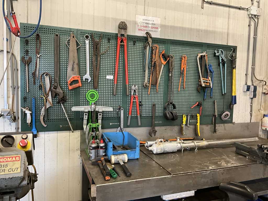 Diverse unelte de mână