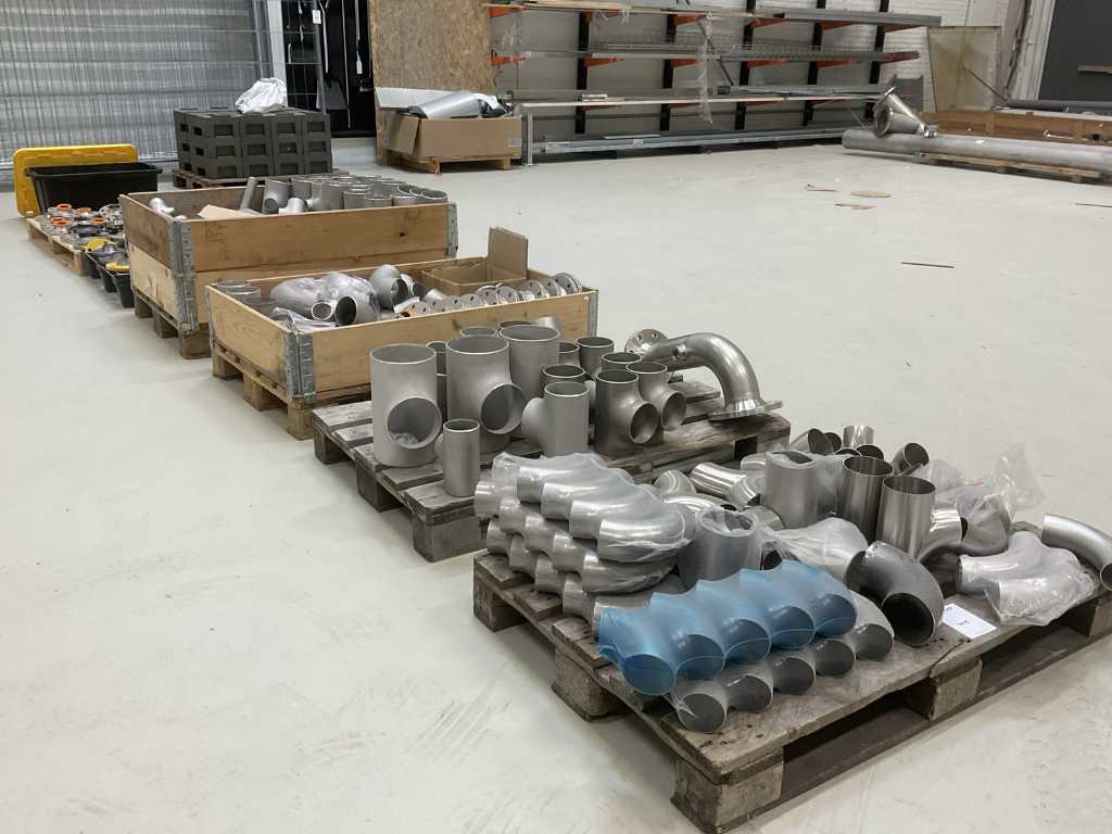 Lot of welding fittings and flanges
