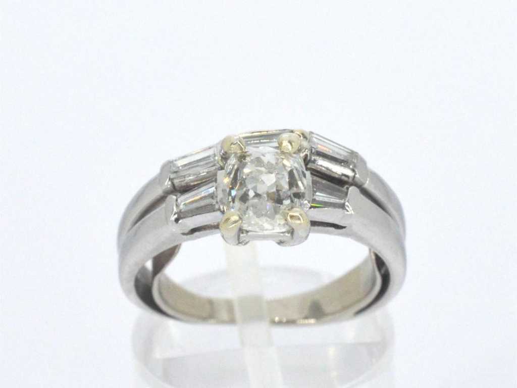 Platina ring met antiek geslepen diamant en hoge kwaliteit baguettes