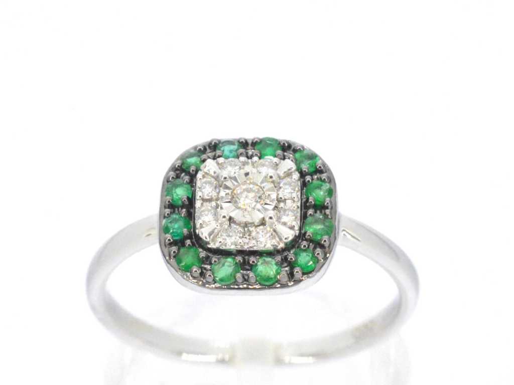 Witgouden ring met diamanten en smaragd