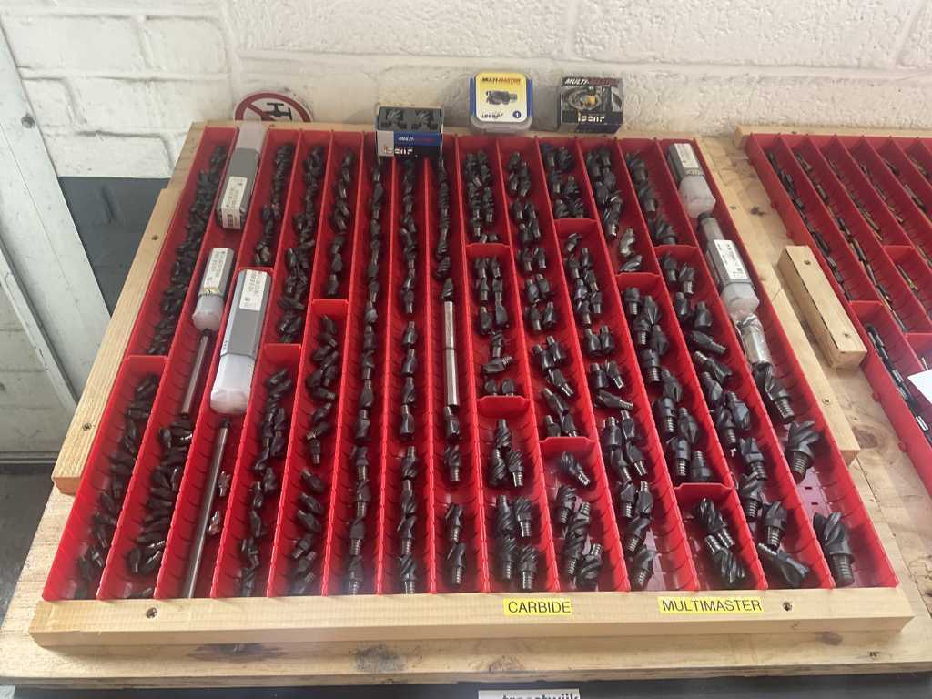 Batch of multimaster solid carbide screw-on cutters